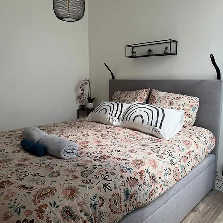 F2 Hypercentre Terrasse Talleyrand * Reims