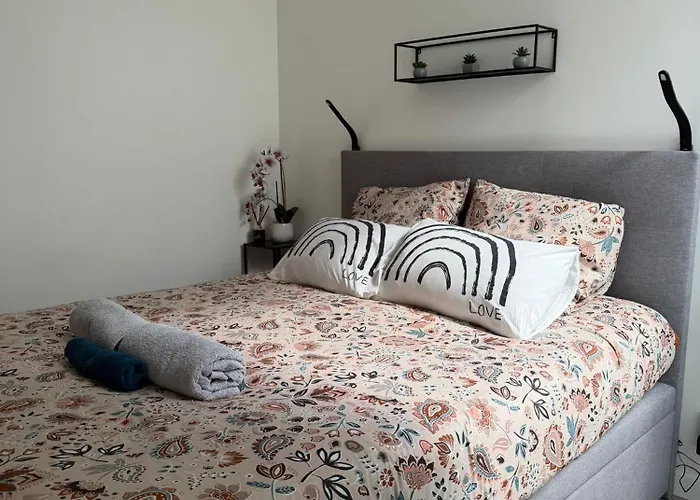 F2 Hypercentre Terrasse Talleyrand * Reims